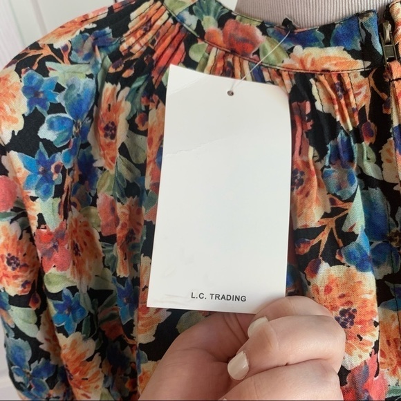 One of a kind! Olivaceous Puffy Sleeve Floral Romper - Picture 11 of 13